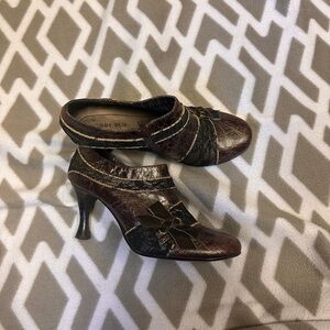 Bobbi Blu Victorian style steam punk heels with side zip, women’s 10m